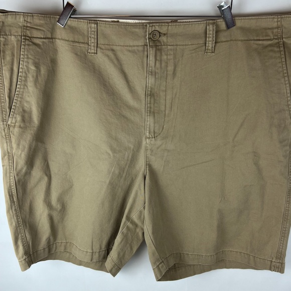 NWT: old navy Straight Lived-In Khaki Non-Stretch Shorts for Men (48) - Picture 2 of 13